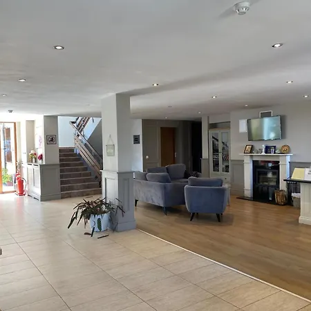 2 Bedroom Ski-side Loft Pool & Balconies Mountain Views *